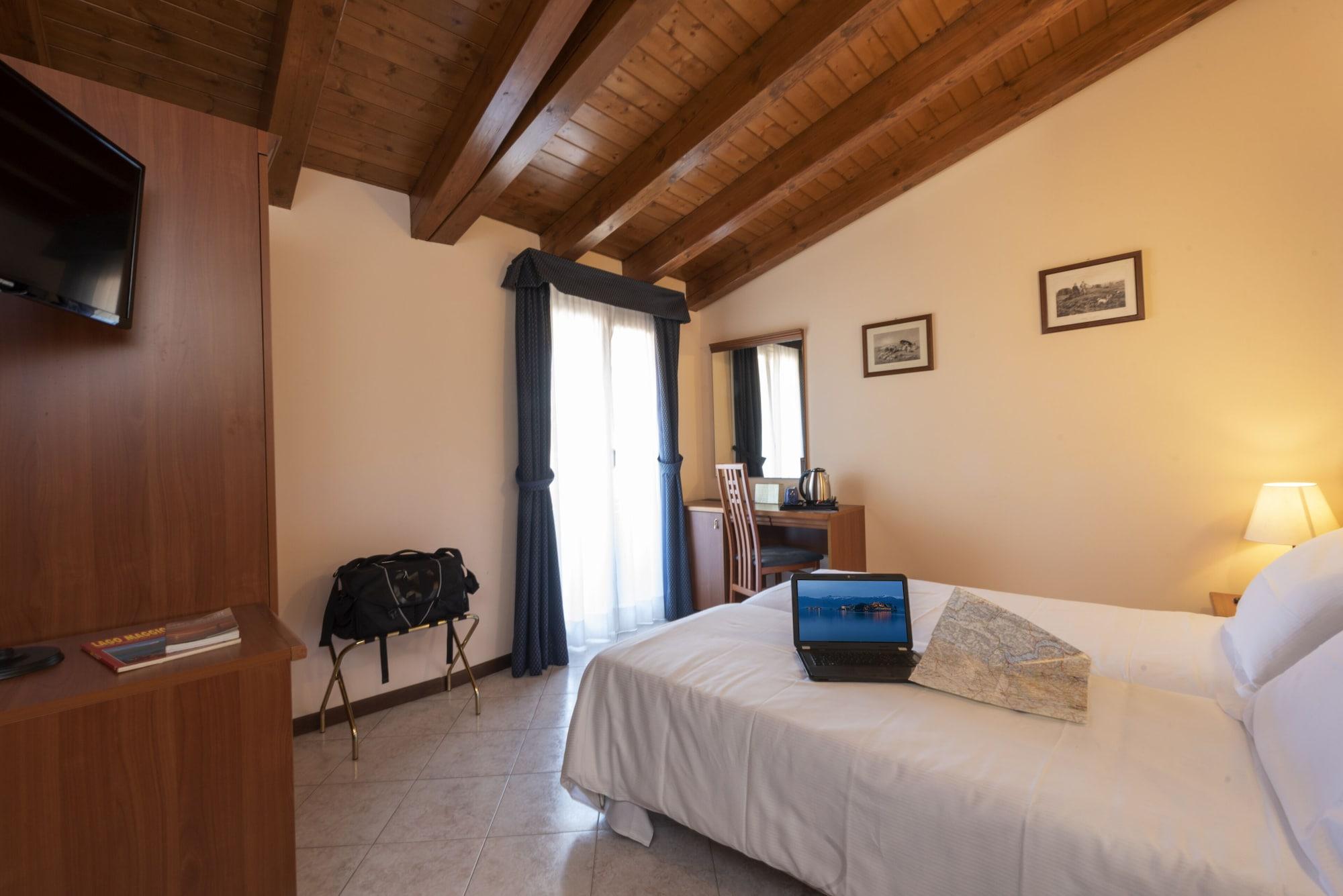 Hotel Boston Stresa Esterno foto