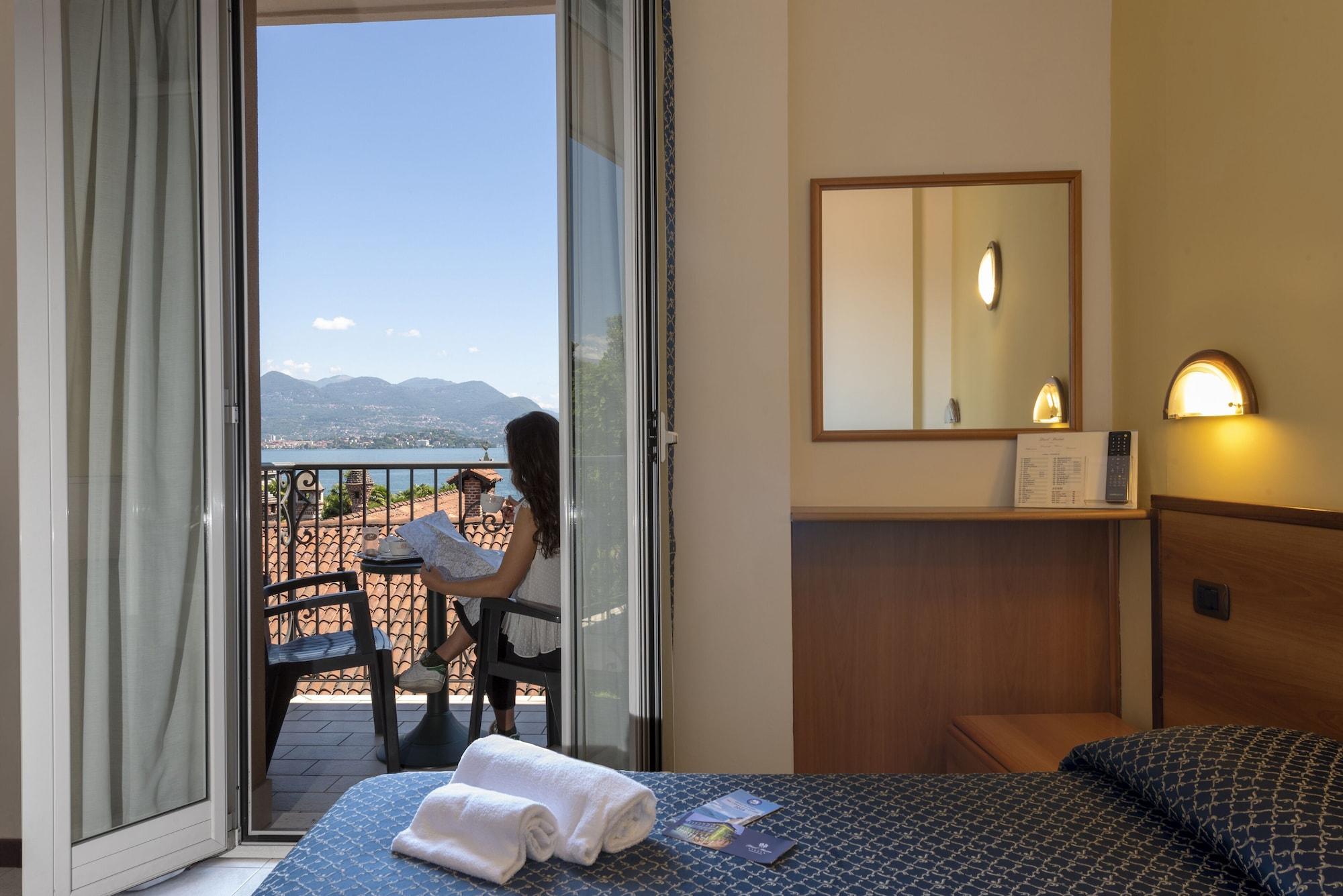 Hotel Boston Stresa Esterno foto