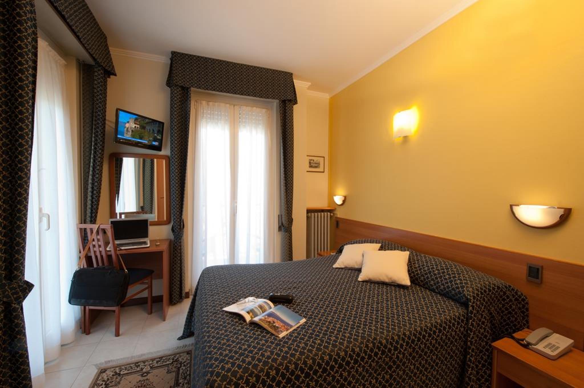 Hotel Boston Stresa Esterno foto