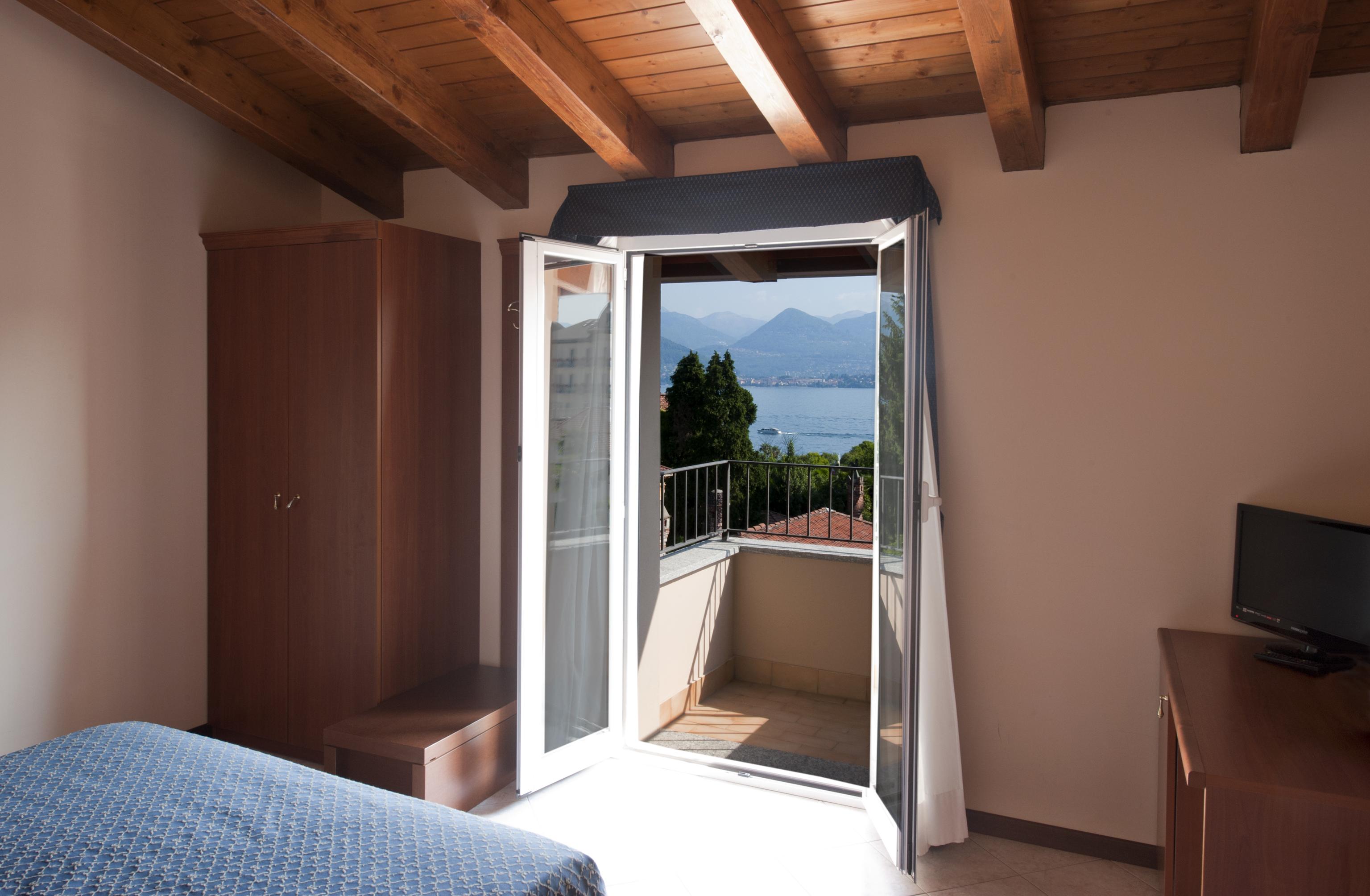 Hotel Boston Stresa Esterno foto