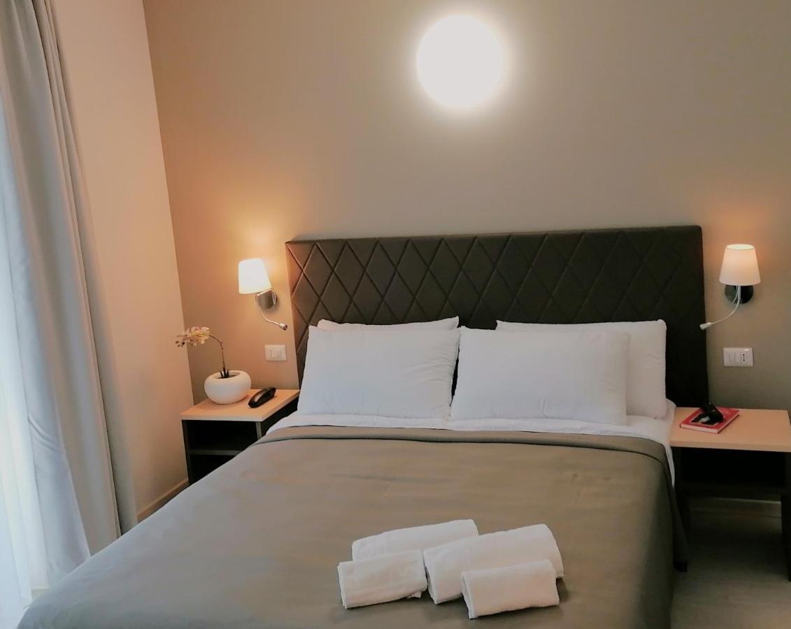 Hotel Boston Stresa Esterno foto