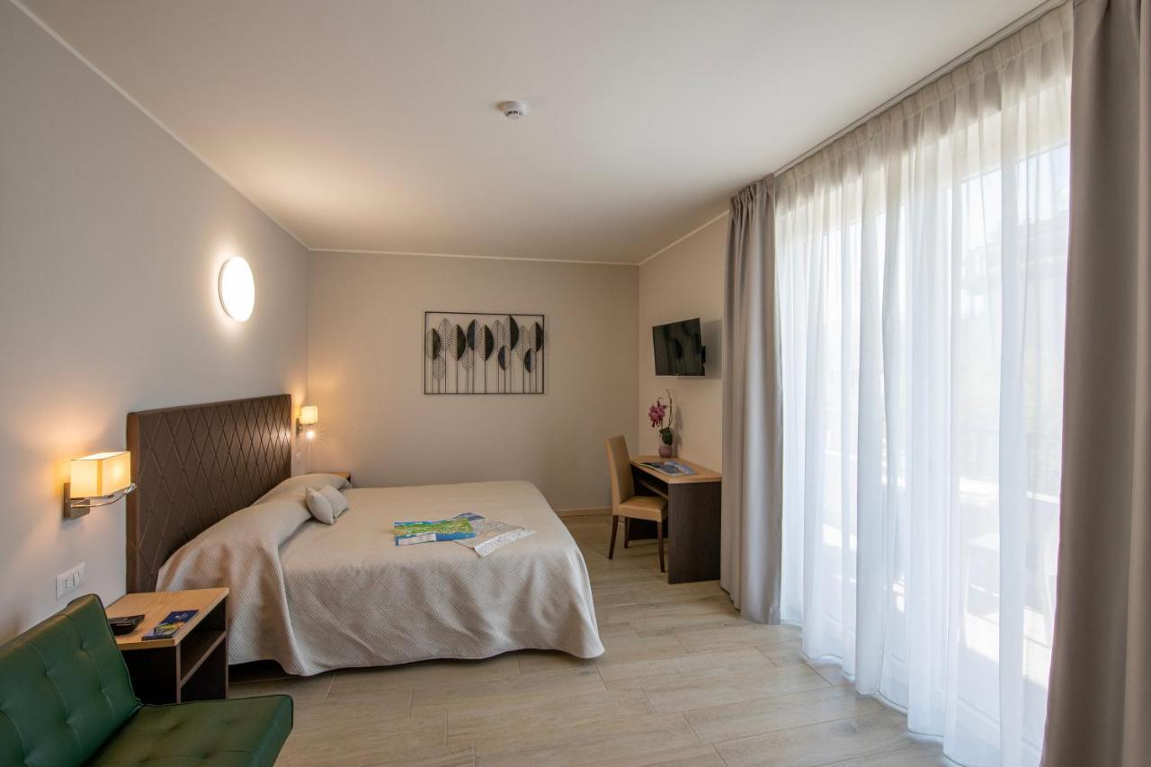 Hotel Boston Stresa Esterno foto
