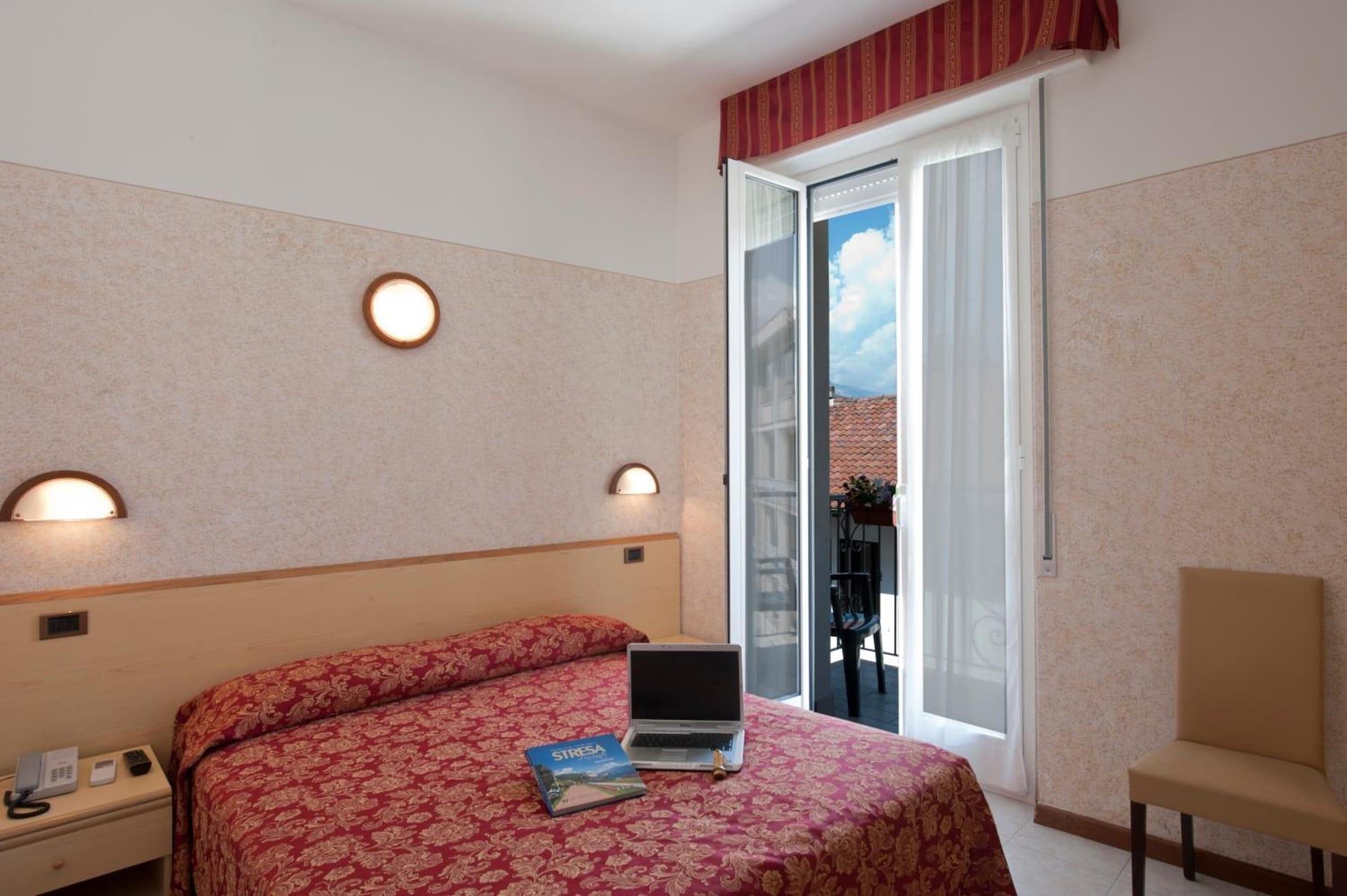 Hotel Boston Stresa Esterno foto