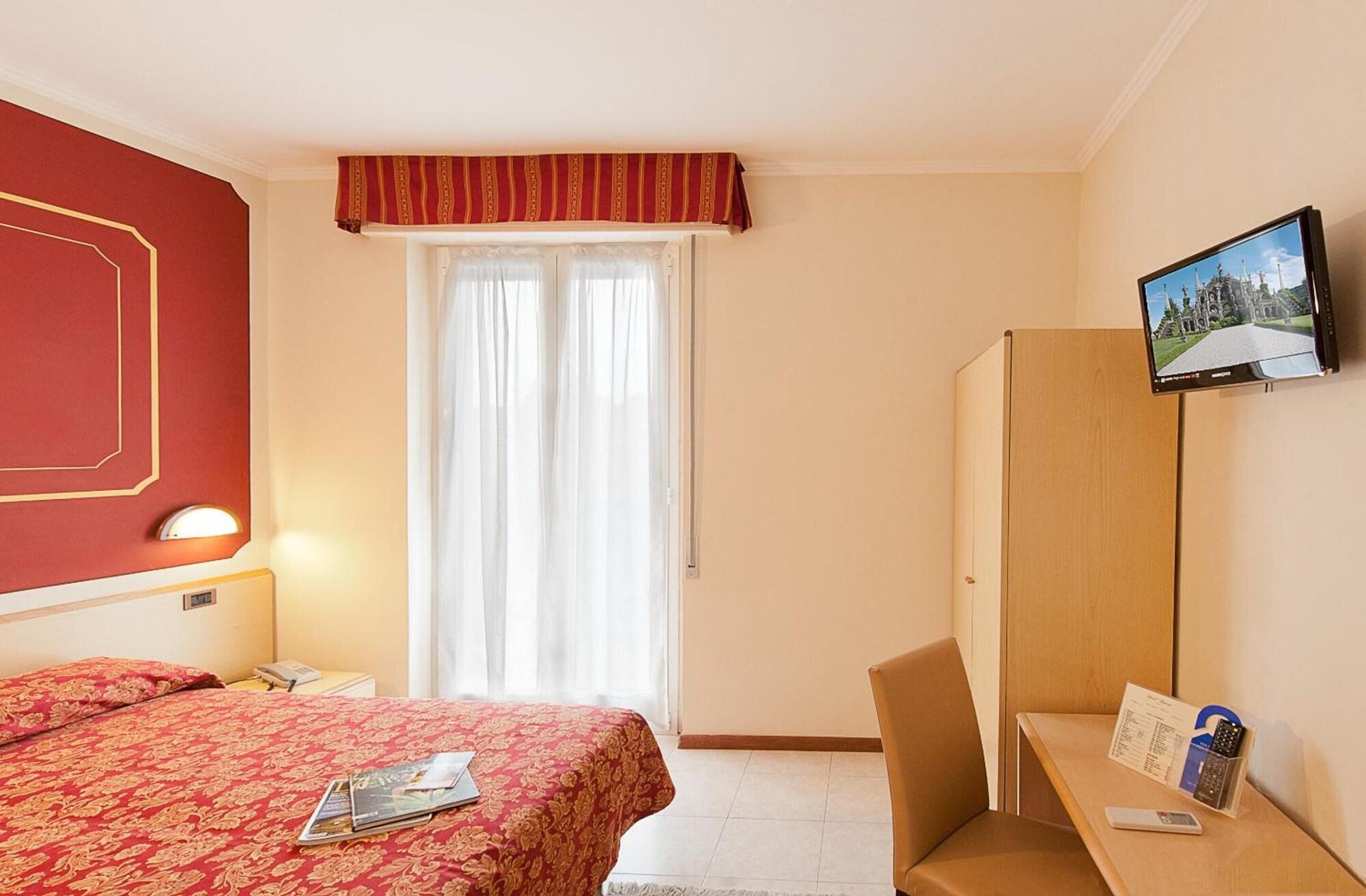 Hotel Boston Stresa Esterno foto