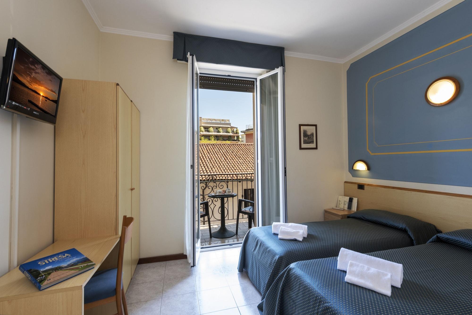 Hotel Boston Stresa Esterno foto