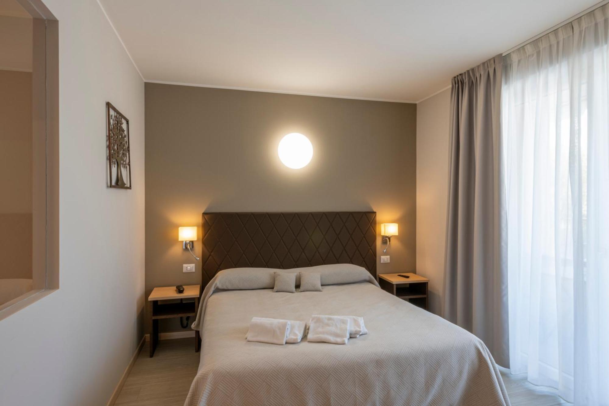 Hotel Boston Stresa Esterno foto