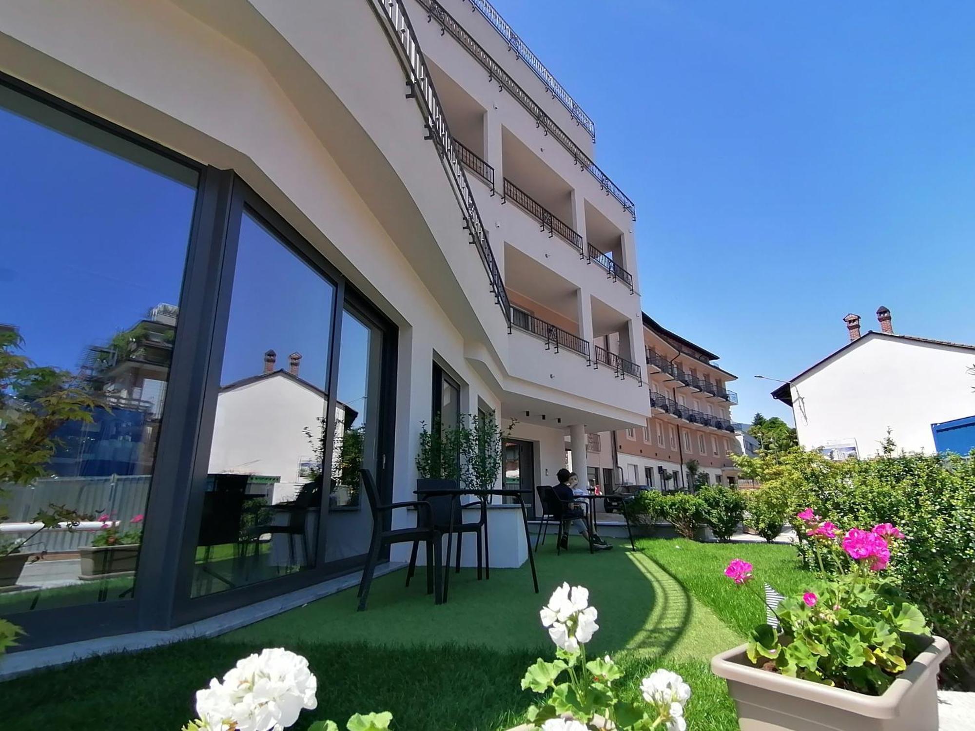 Hotel Boston Stresa Esterno foto