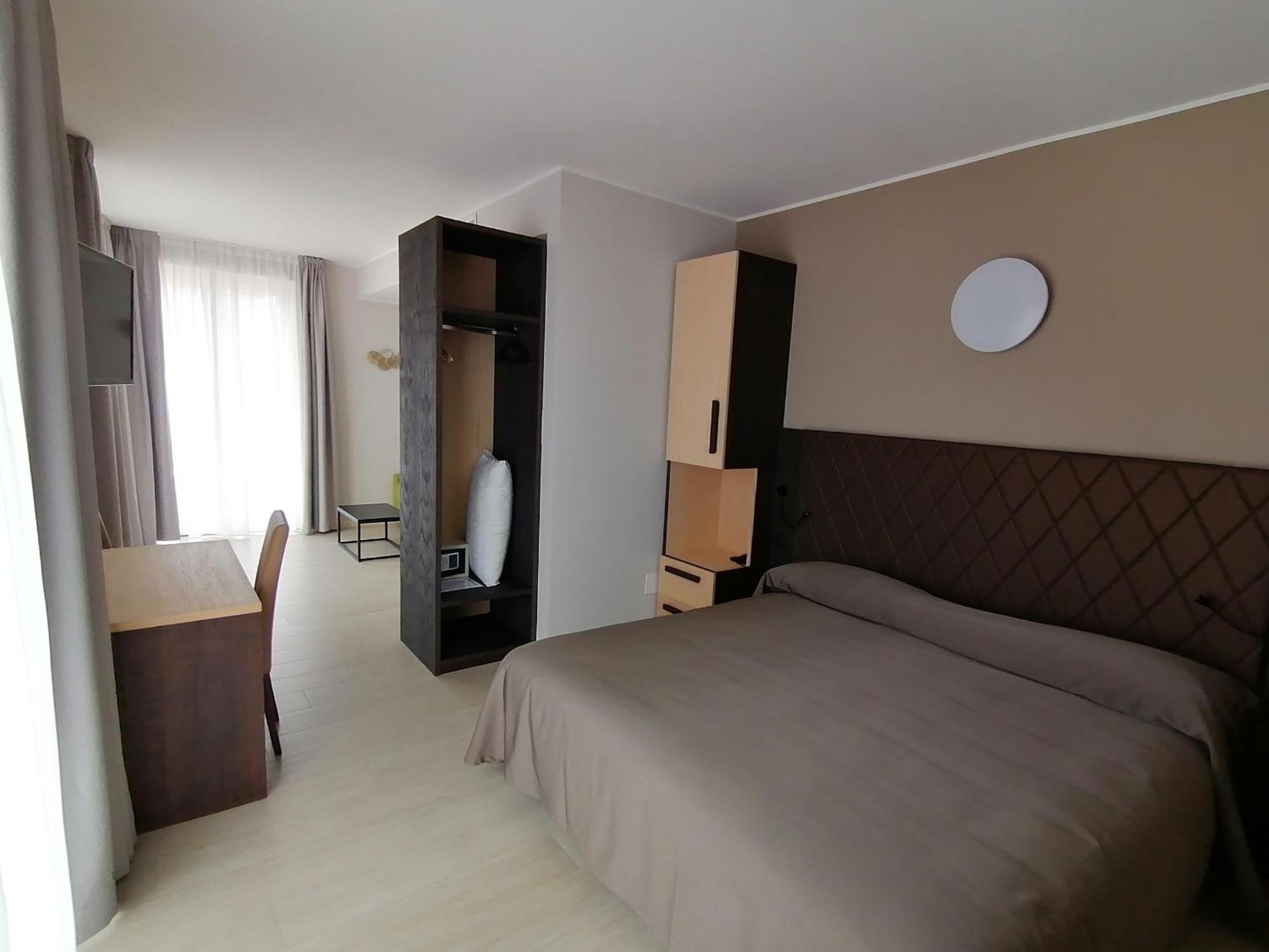 Hotel Boston Stresa Esterno foto
