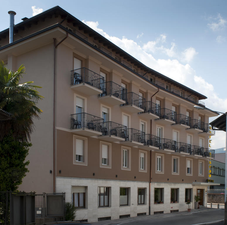 Hotel Boston Stresa Esterno foto